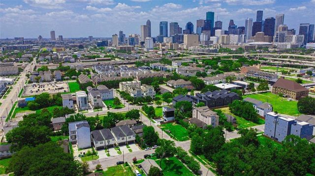 2404 Saint Charles Street, Houston, TX 77004