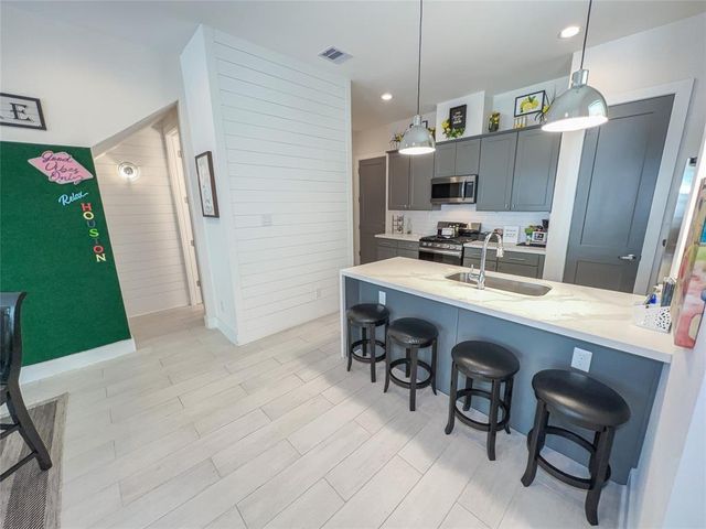 2404 Saint Charles Street, Houston, TX 77004