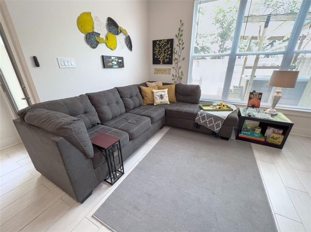 2404 Saint Charles Street, Houston, TX 77004