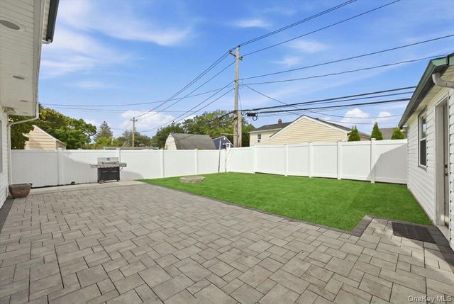 119 Periwinkle Road, Levittown, NY 11756