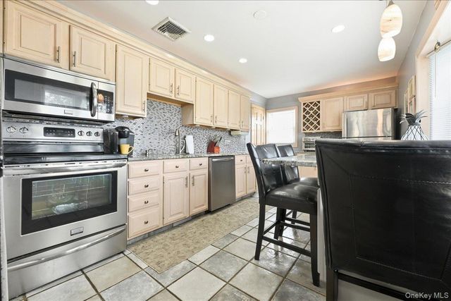 119 Periwinkle Road, Levittown, NY 11756