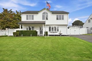 119 Periwinkle Road, Levittown, NY 11756