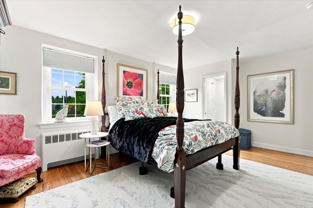 49 W SKIPPACK PIKE, Ambler, PA 19002