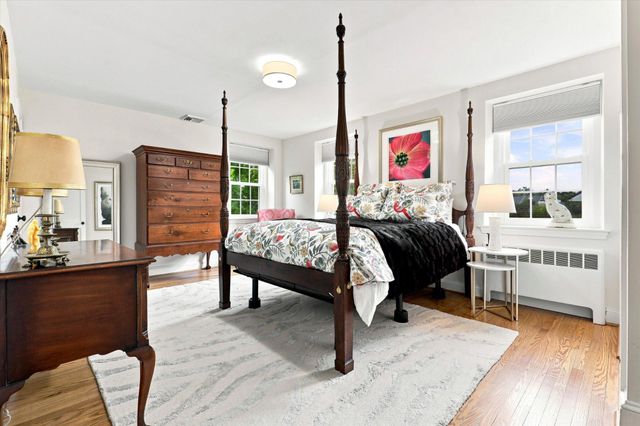 49 W SKIPPACK PIKE, Ambler, PA 19002