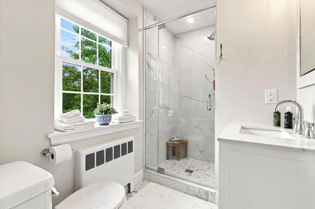 49 W SKIPPACK PIKE, Ambler, PA 19002