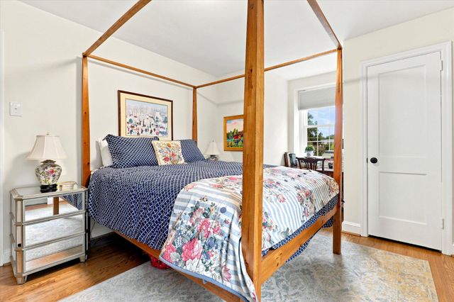 49 W SKIPPACK PIKE, Ambler, PA 19002