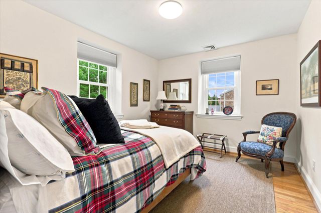 49 W SKIPPACK PIKE, Ambler, PA 19002