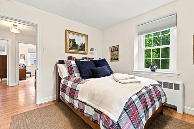 49 W SKIPPACK PIKE, Ambler, PA 19002