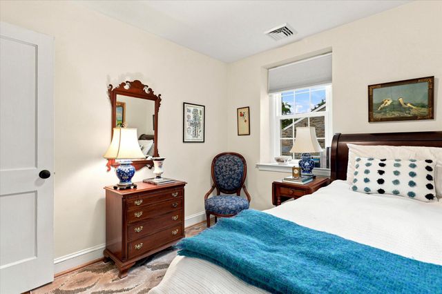 49 W SKIPPACK PIKE, Ambler, PA 19002