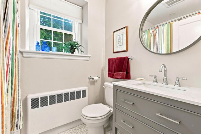 49 W SKIPPACK PIKE, Ambler, PA 19002