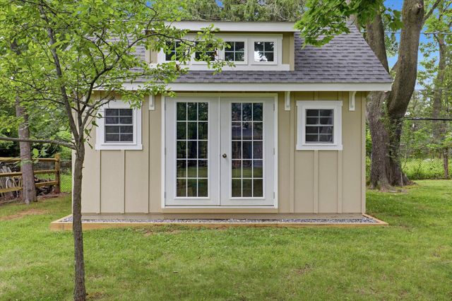 49 W SKIPPACK PIKE, Ambler, PA 19002