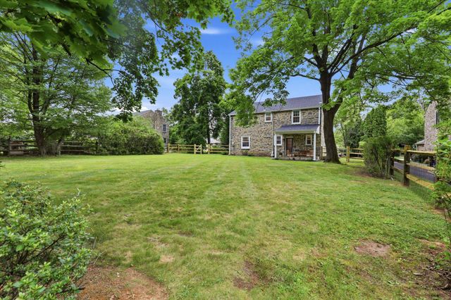 49 W SKIPPACK PIKE, Ambler, PA 19002