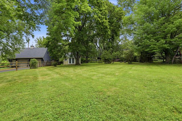 49 W SKIPPACK PIKE, Ambler, PA 19002