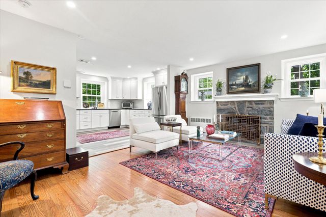 49 W SKIPPACK PIKE, Ambler, PA 19002