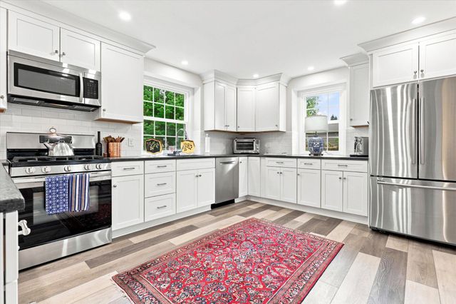 49 W SKIPPACK PIKE, Ambler, PA 19002