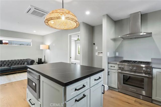 354 La Perle B, Costa Mesa, CA 92627