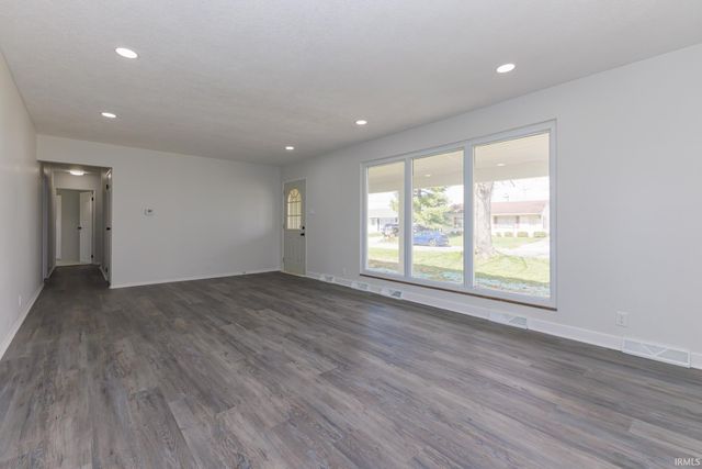 1501 W Stirling Drive, Muncie, IN 47304