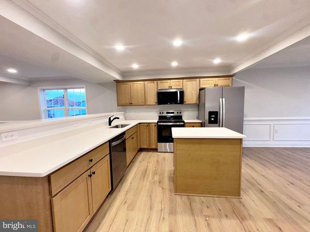 412 S LAWRENCE ST, Charles Town, WV 25414