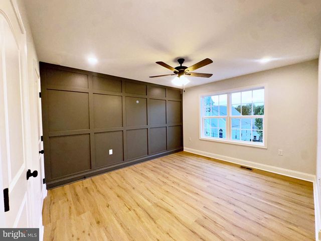 412 S LAWRENCE ST, Charles Town, WV 25414