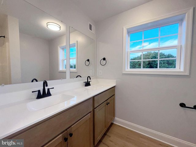412 S LAWRENCE ST, Charles Town, WV 25414