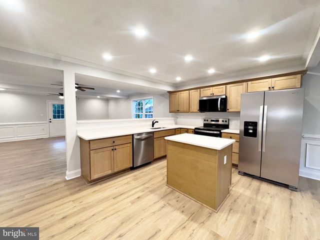 412 S LAWRENCE ST, Charles Town, WV 25414