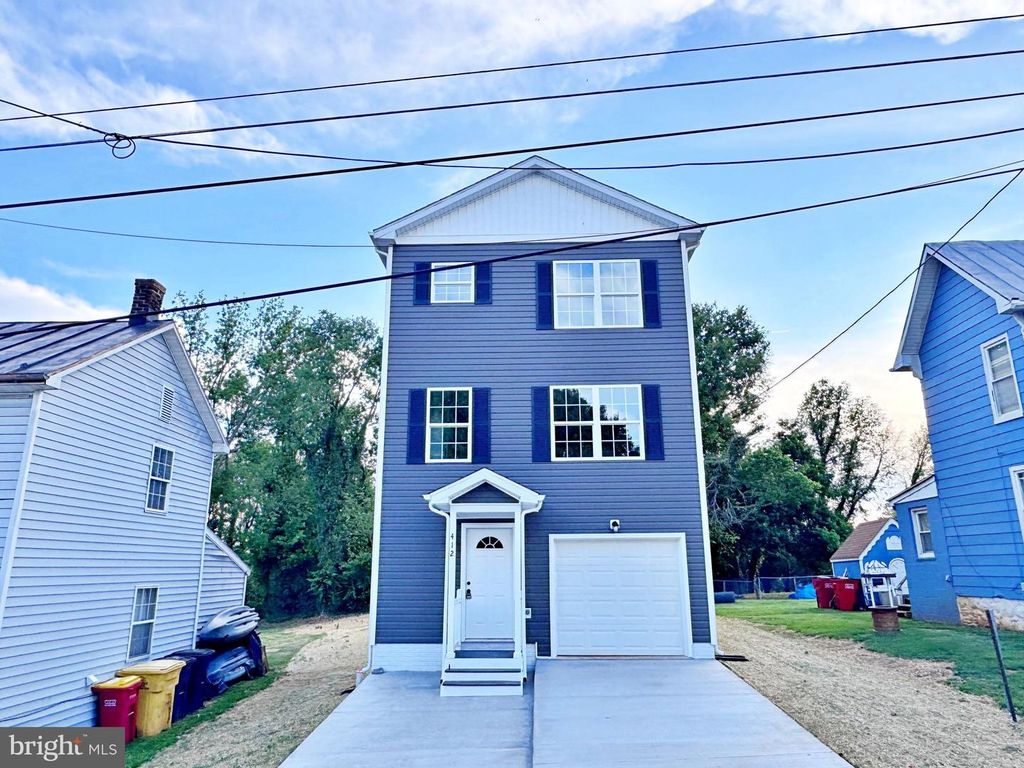 412 S LAWRENCE ST, Charles Town, WV 25414