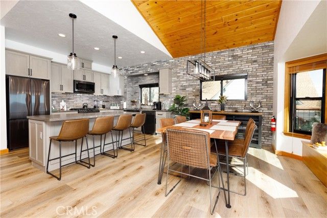 26575 Kings Court, Lake Arrowhead, CA 92352