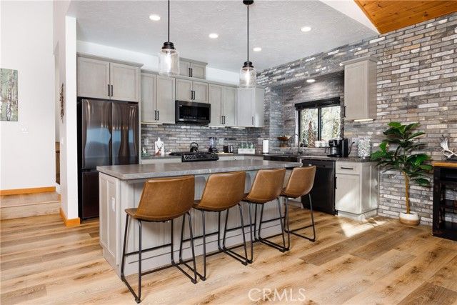 26575 Kings Court, Lake Arrowhead, CA 92352