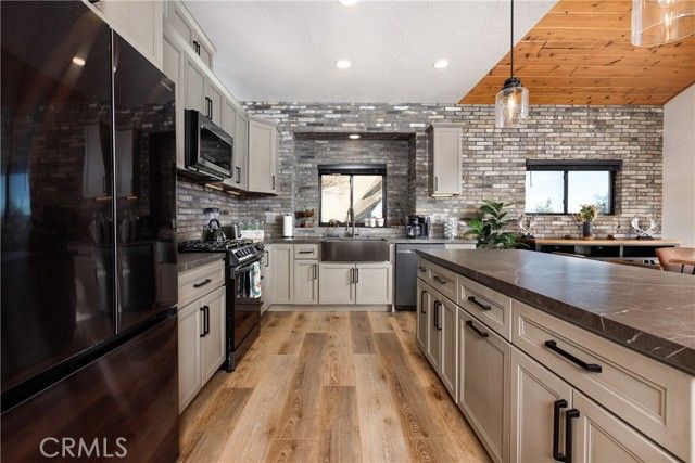 26575 Kings Court, Lake Arrowhead, CA 92352