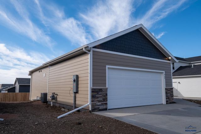449 HENRY POTTER RD, Box Elder, SD 57719