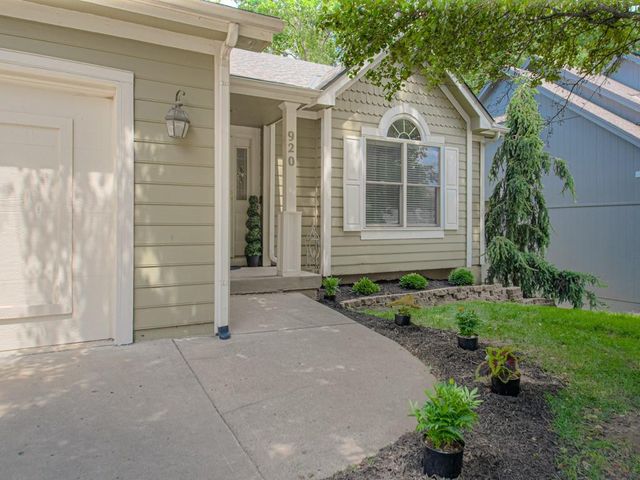 920 NE 102nd Street, Kansas City, MO 64155