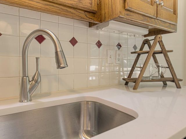 920 NE 102nd Street, Kansas City, MO 64155