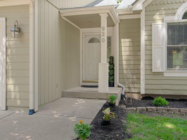 920 NE 102nd Street, Kansas City, MO 64155