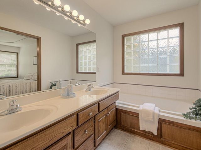 920 NE 102nd Street, Kansas City, MO 64155