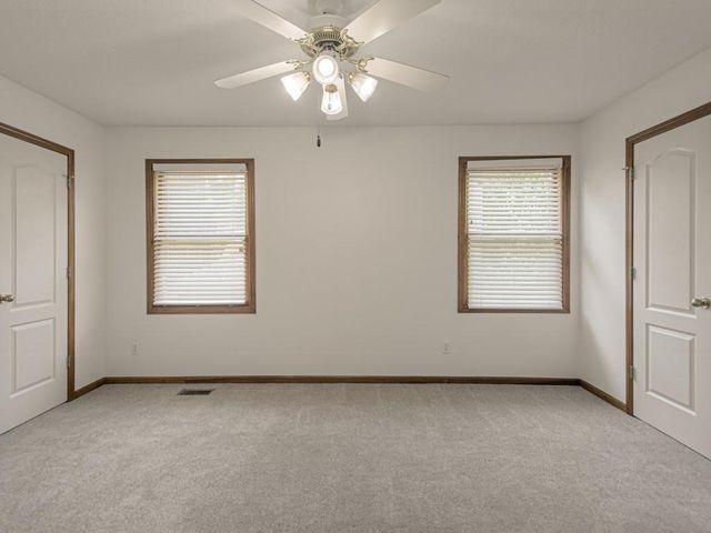 920 NE 102nd Street, Kansas City, MO 64155