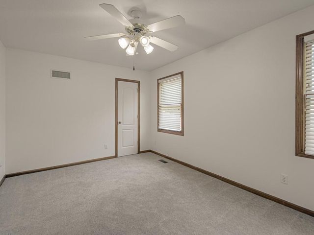 920 NE 102nd Street, Kansas City, MO 64155