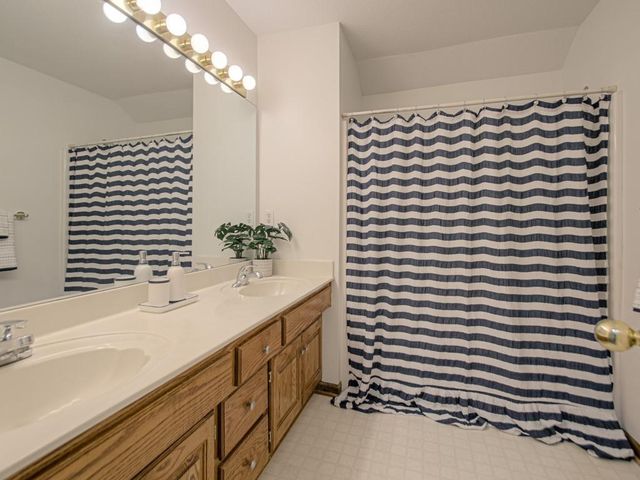 920 NE 102nd Street, Kansas City, MO 64155