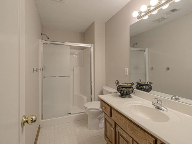 920 NE 102nd Street, Kansas City, MO 64155