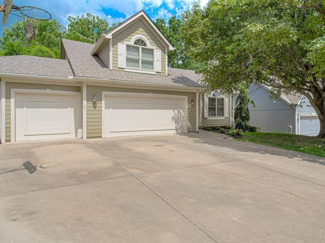 920 NE 102nd Street, Kansas City, MO 64155