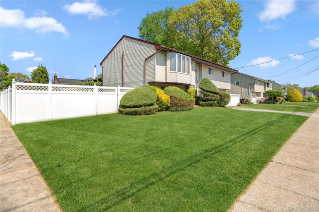 1632 Fairfax Avenue, West Islip, NY 11795