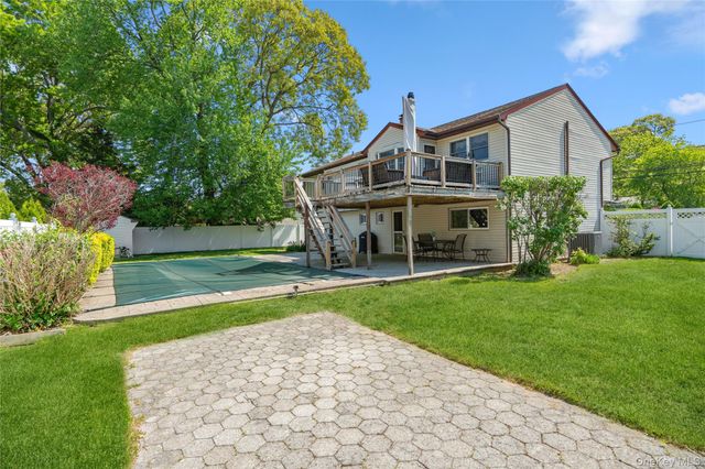 1632 Fairfax Avenue, West Islip, NY 11795