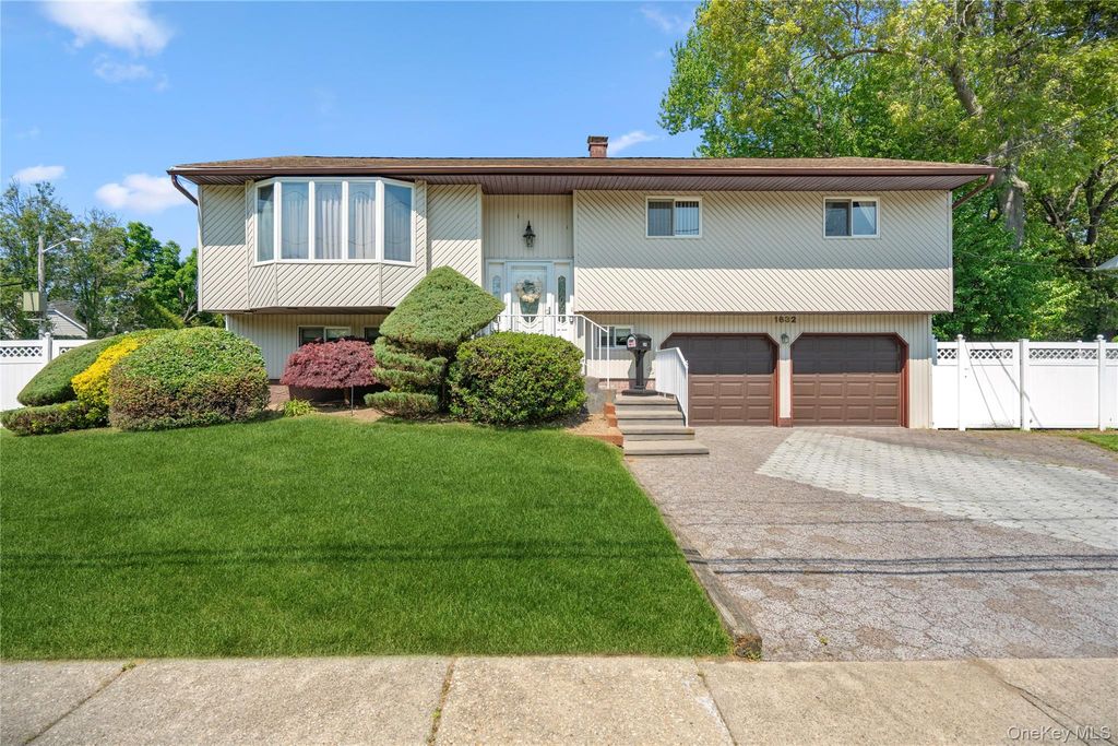 1632 Fairfax Avenue, West Islip, NY 11795