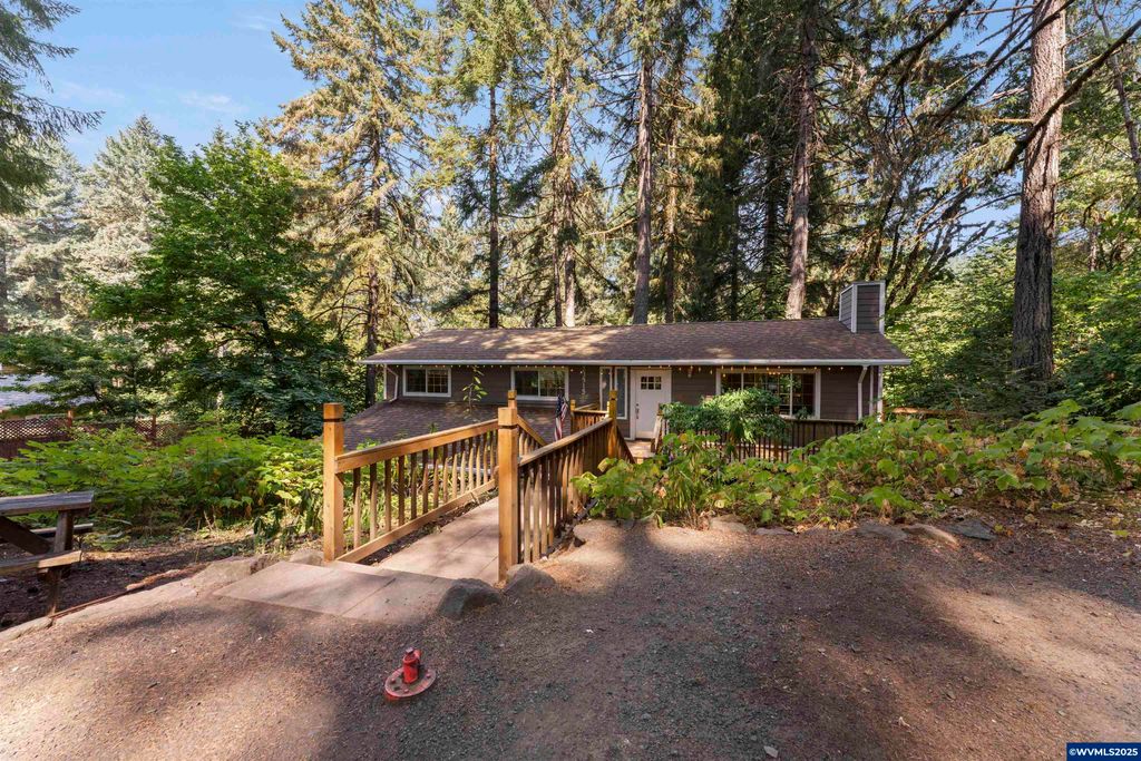 23515 Clark Dr, Philomath, OR 97370