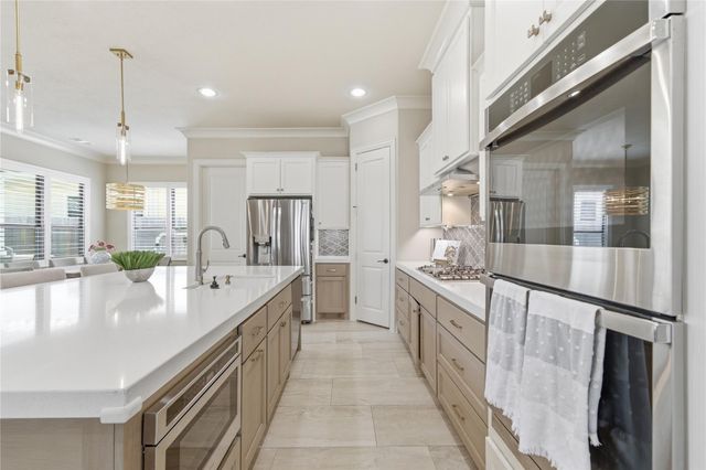 2111 Camden Creek Lane W, Houston, TX 77077