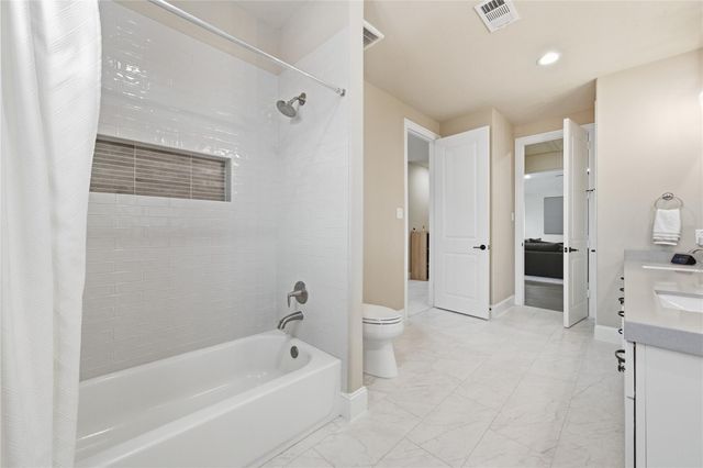 2111 Camden Creek Lane W, Houston, TX 77077