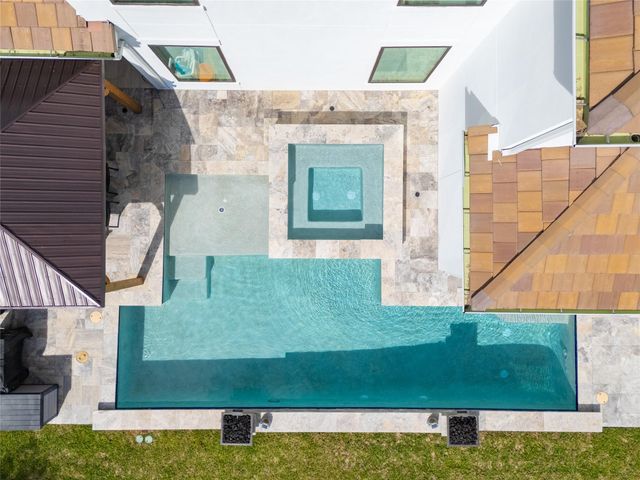 2111 Camden Creek Lane W, Houston, TX 77077