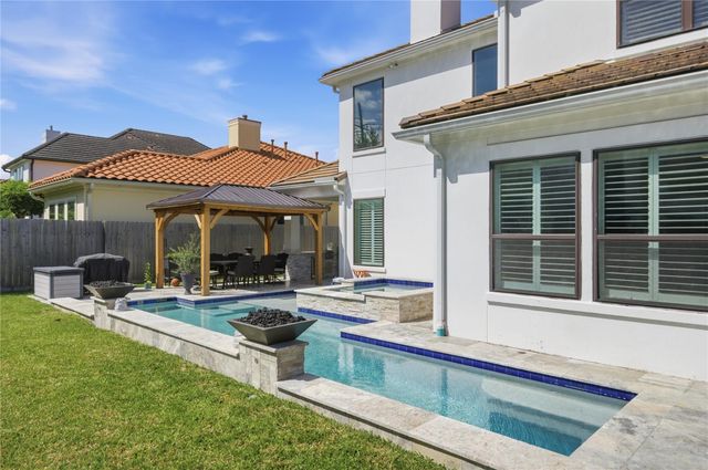 2111 Camden Creek Lane W, Houston, TX 77077