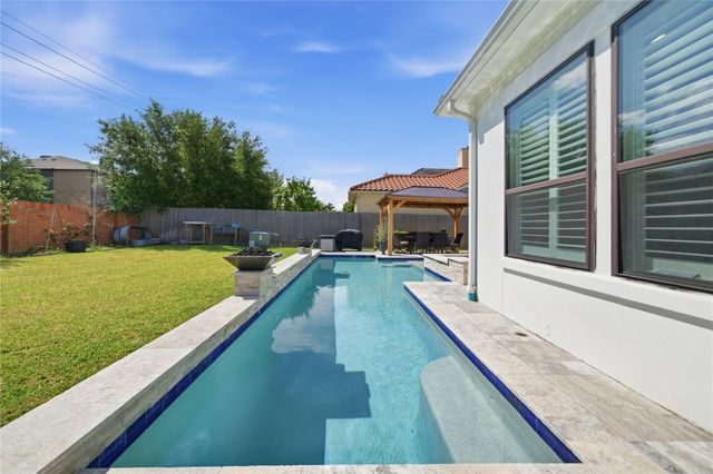 2111 Camden Creek Lane W, Houston, TX 77077