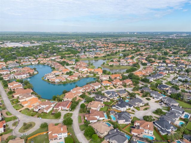 2111 Camden Creek Lane W, Houston, TX 77077