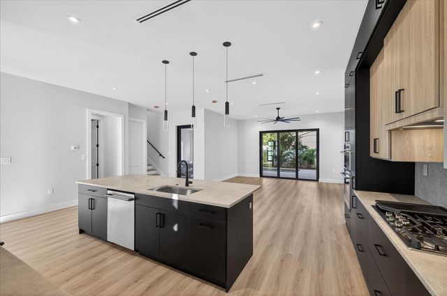 3702 S LYNWOOD AVENUE, Tampa, FL 33611